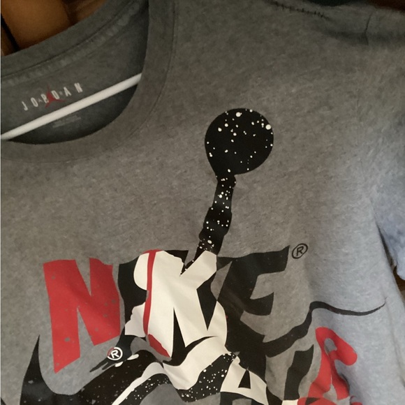 Nike Jordan Gray T-Shirt with Red and Black Graphic - Picture 6 of 7